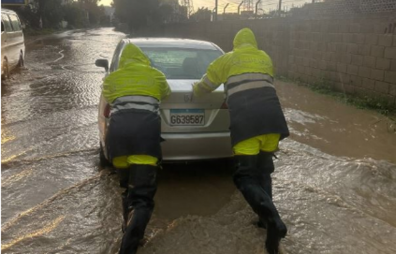 لبنان يغرق بطوفانه.. ووزير الأشغال يرمي المسؤولية على المواطن!